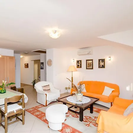 Apartman Mia *